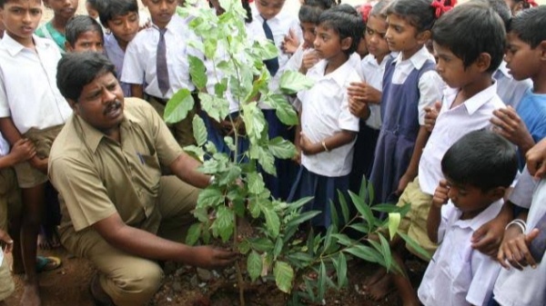 Who is Tamilnadu's bus conductor, the CNN NEWS 18's Indian of the Year 2022?